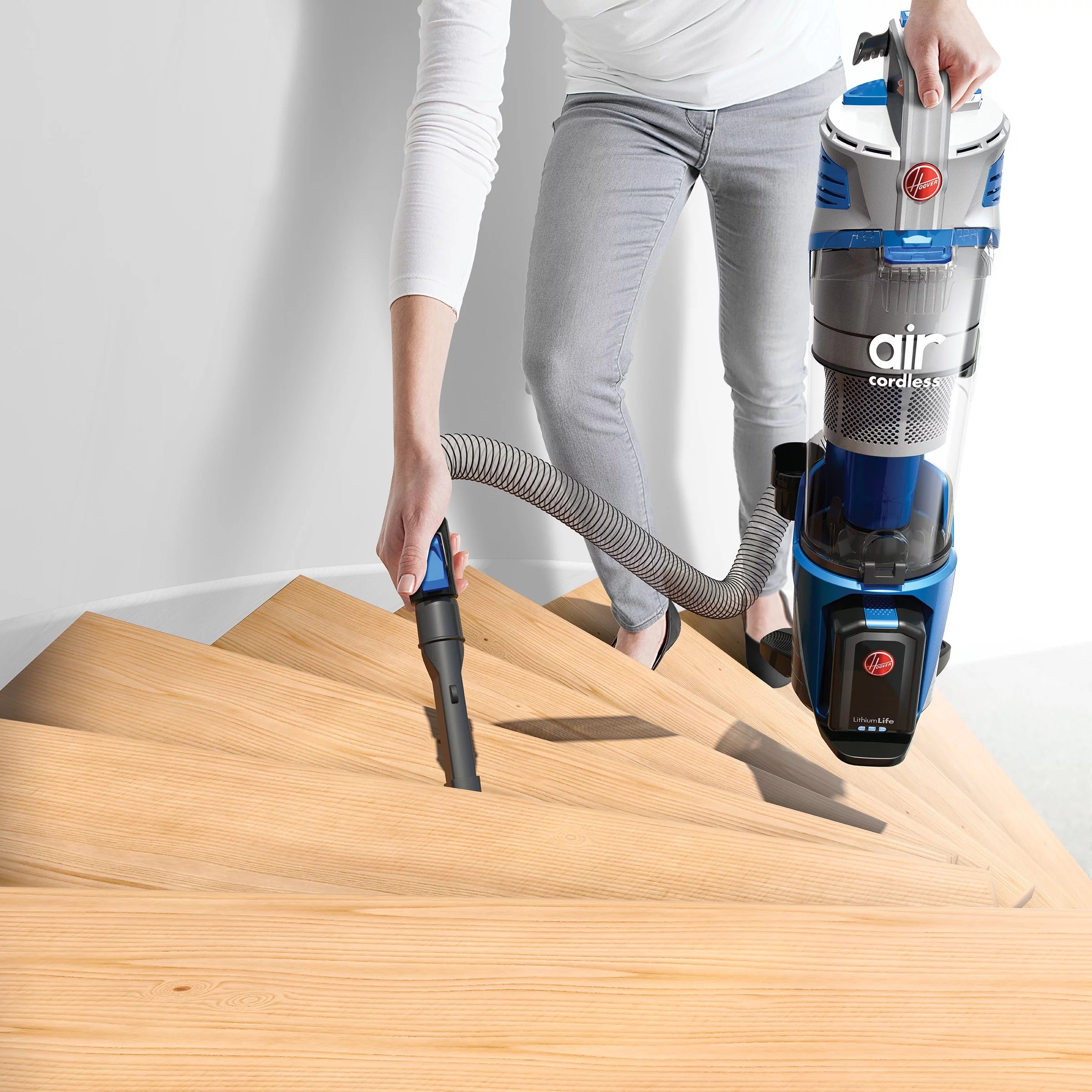 Bagless Cordless Upright Vacuum L526