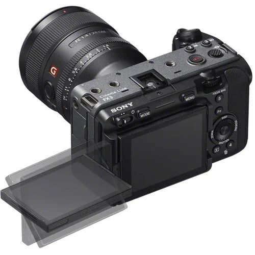 Full-Frame Cinema Camera with 24-70mm f/2.8 Lens and 64GB Card H135203