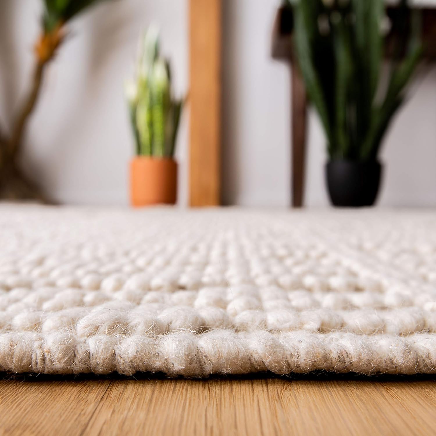 Ivory Handmade Wool Accent Rug F3665