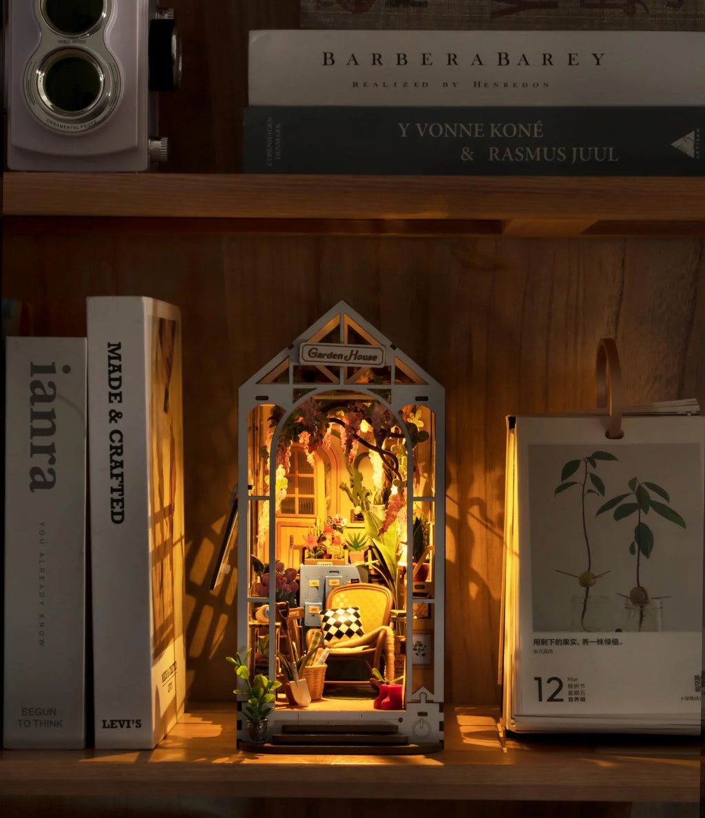 Book Nook Kit DIY Miniature House with LED Light Wooden Bookend Craft Diorama Kit L3204