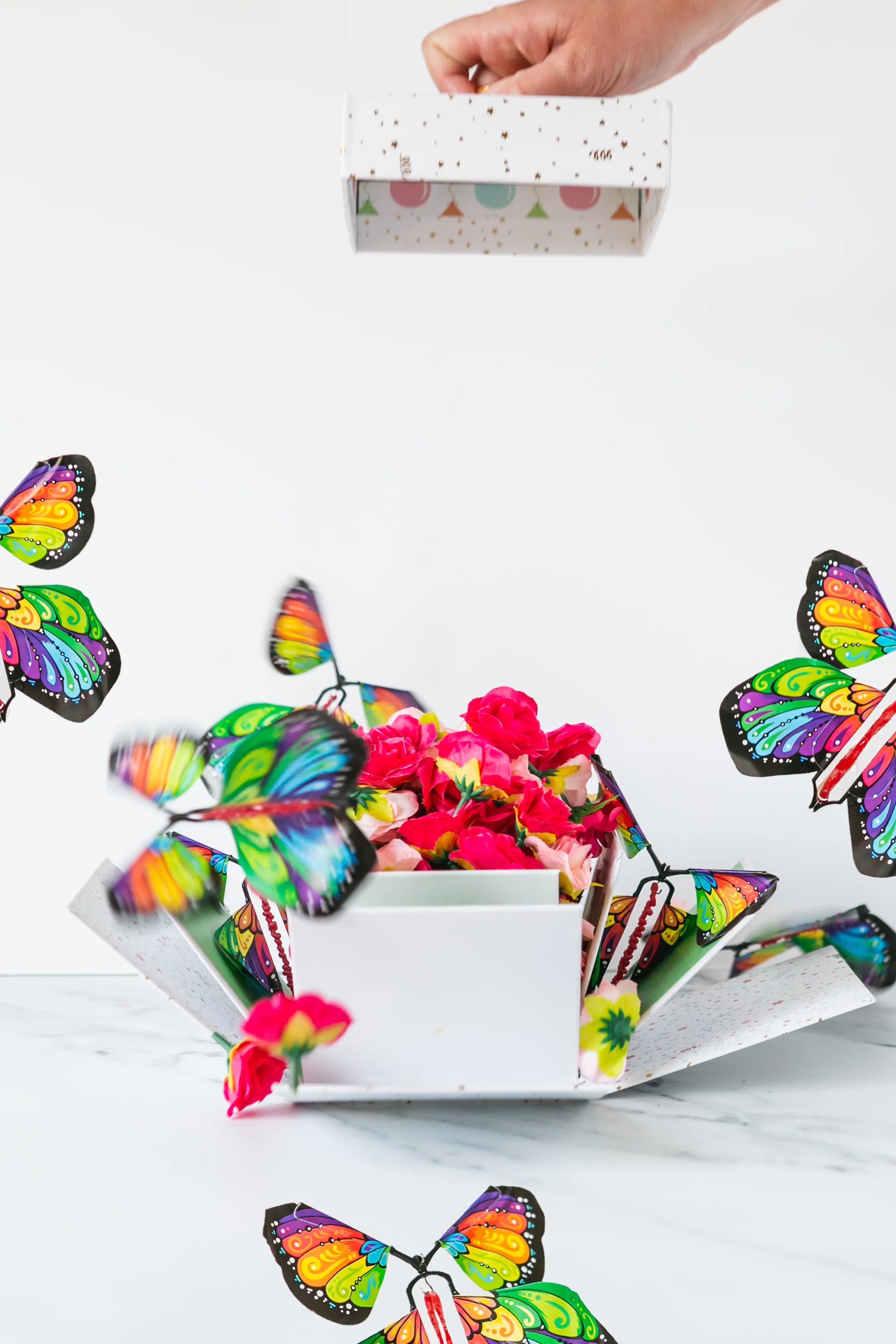 White & Gold Foil Celebration Explosion Flying Butterfly Surprise Cake & Flowers Gift Box Y6521