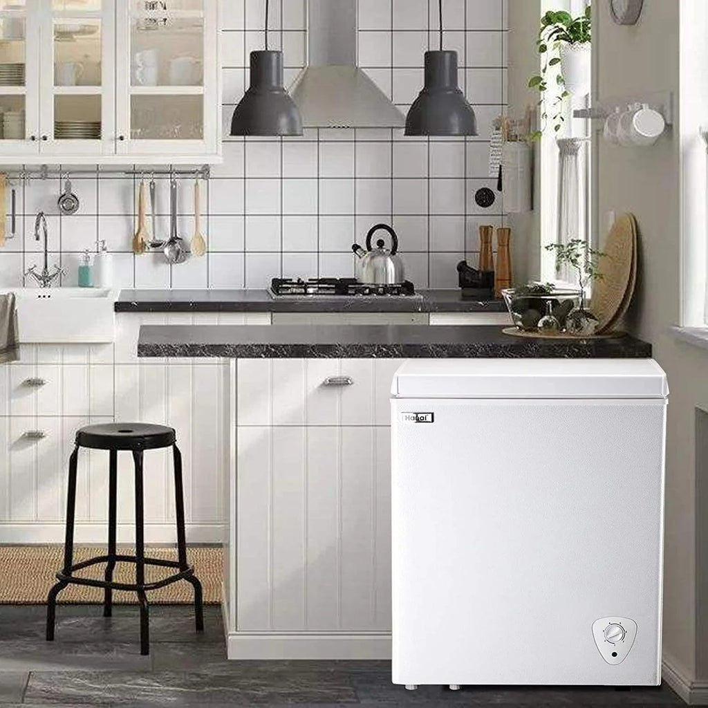 5.0 Cubic Chest Freezer with Removable Storage Basket C585