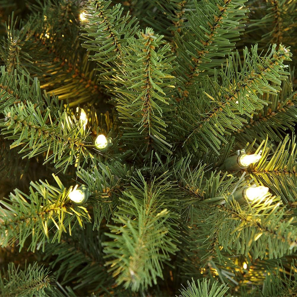 7.5 Foot Pre-Lit Green Artificial Christmas Tree with 600 Clear Lights Z48034