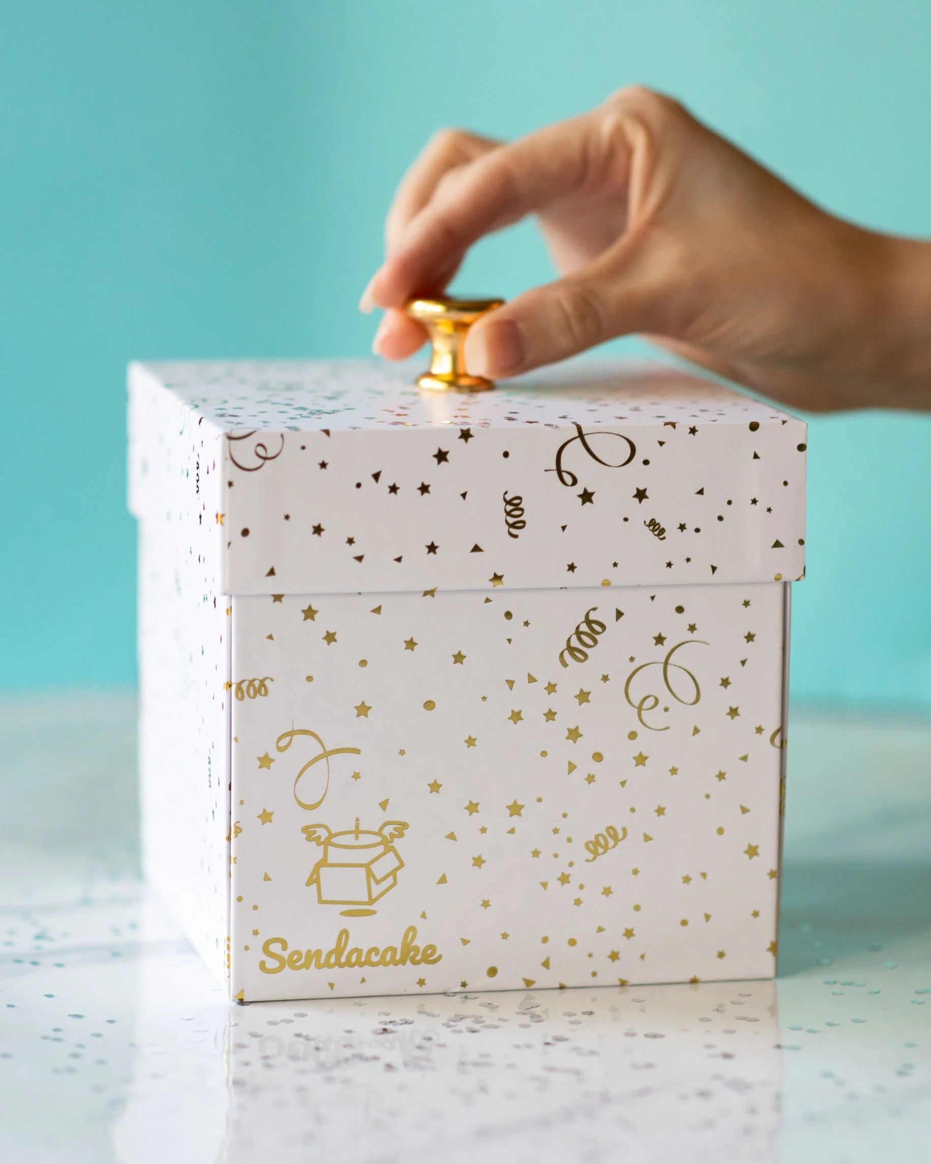 White & Gold Foil Celebration Explosion Flying Butterfly Surprise Cake & Flowers Gift Box Y6521