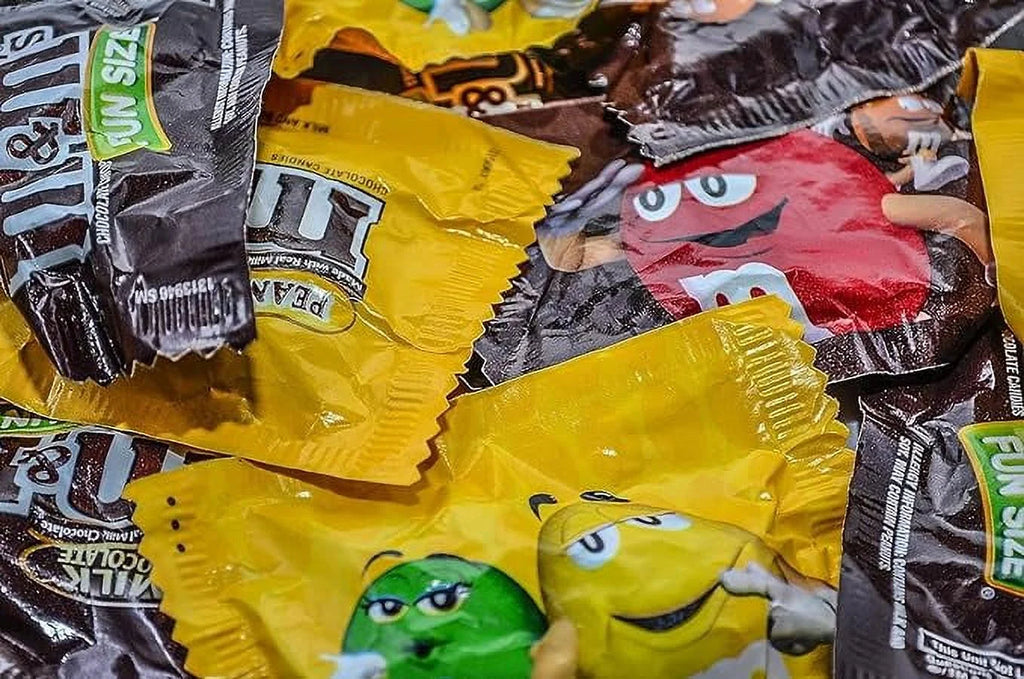 4 Pound Chocolate Candy Bundle with Twix, Snickers, Milky Way, M&M's, Skittles, Starburst Q35030